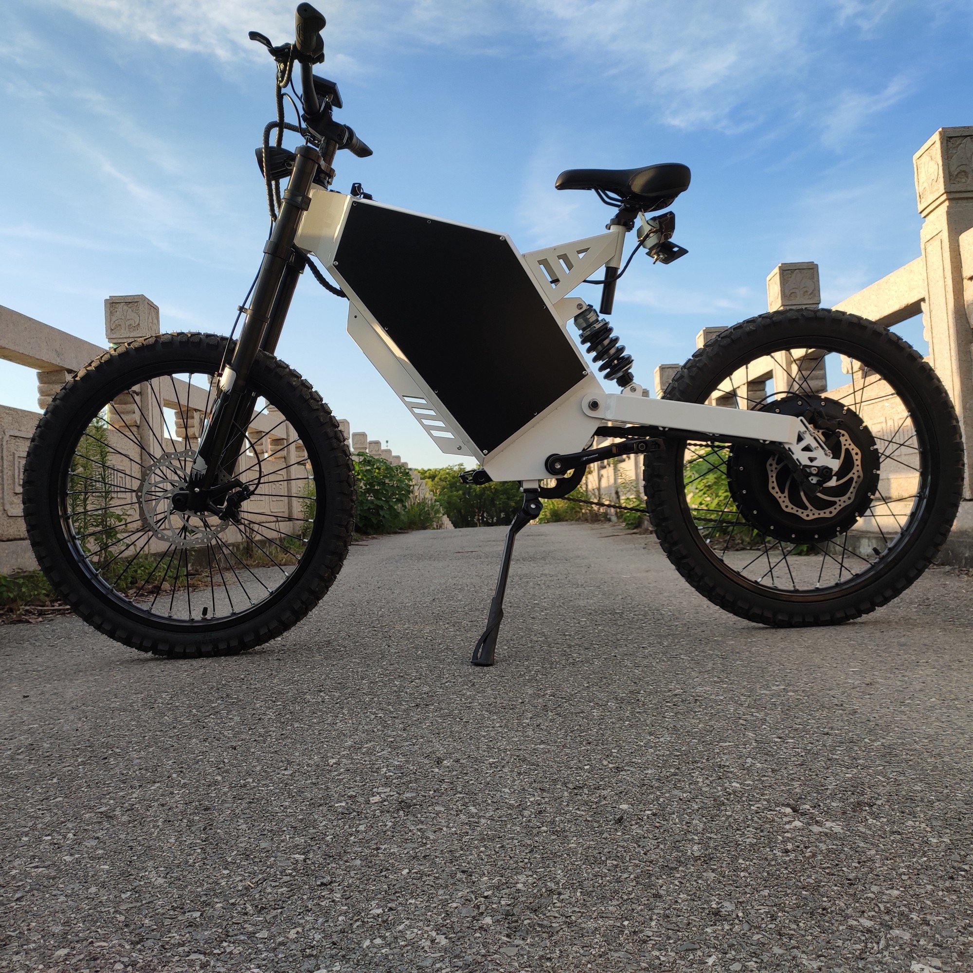 2024 8000w Large Power High Quality Mountain Dirt Bike Pitbike Ultra Bee Ebike