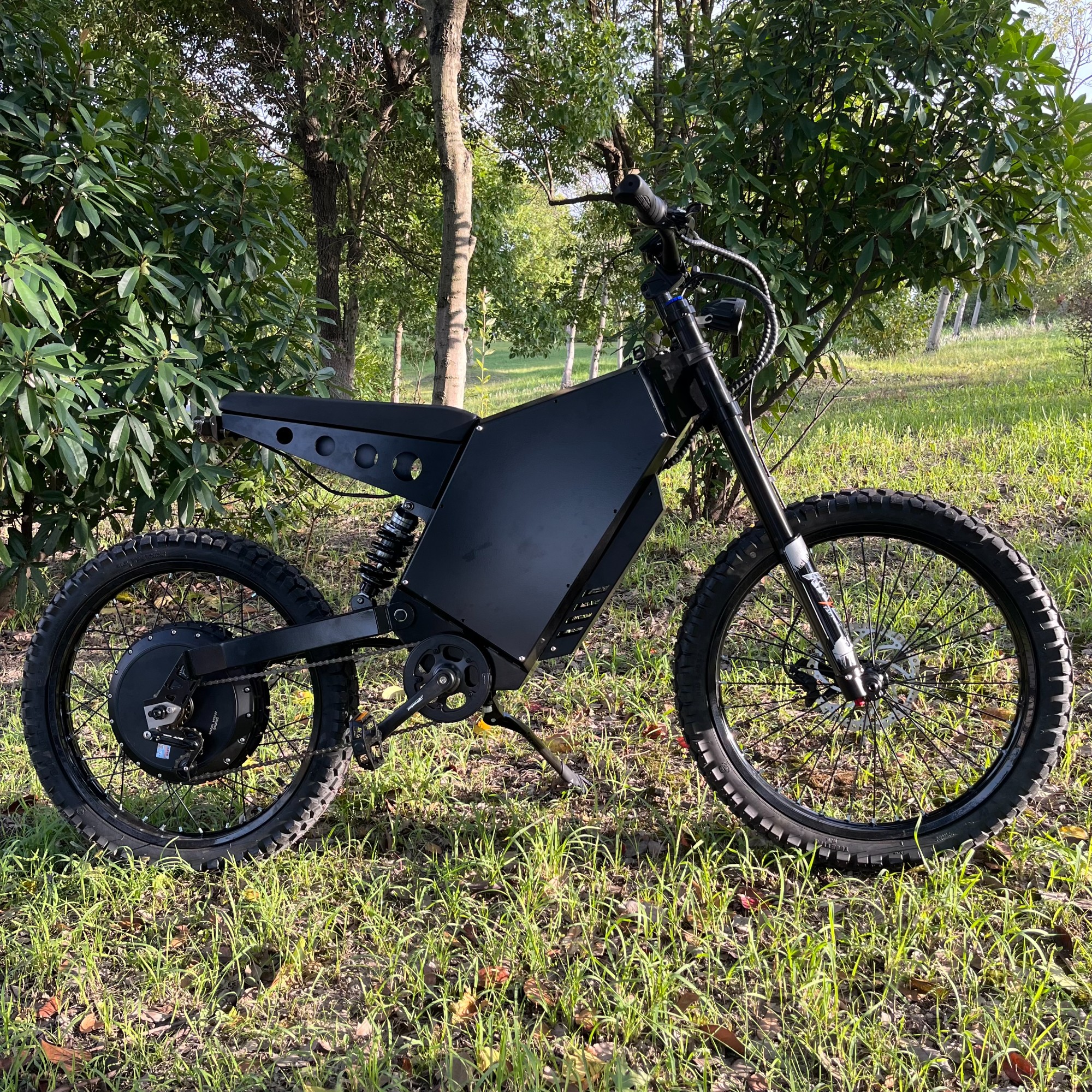 2024 Steel Frame SS30 8000W Motorcycle High Quality City Stealth Bomber Ebike