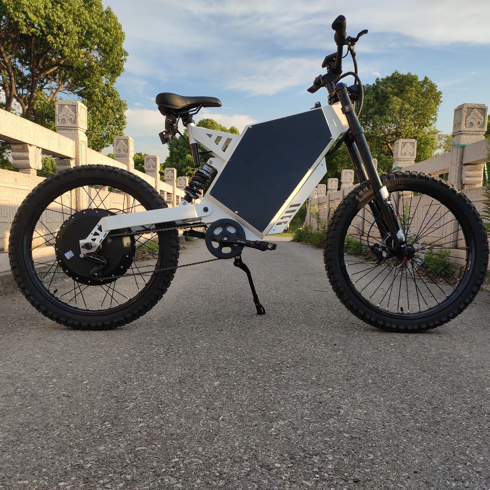 2024 Steel Frame SS30 8000W Motorcycle High Quality City Stealth Bomber Ebike